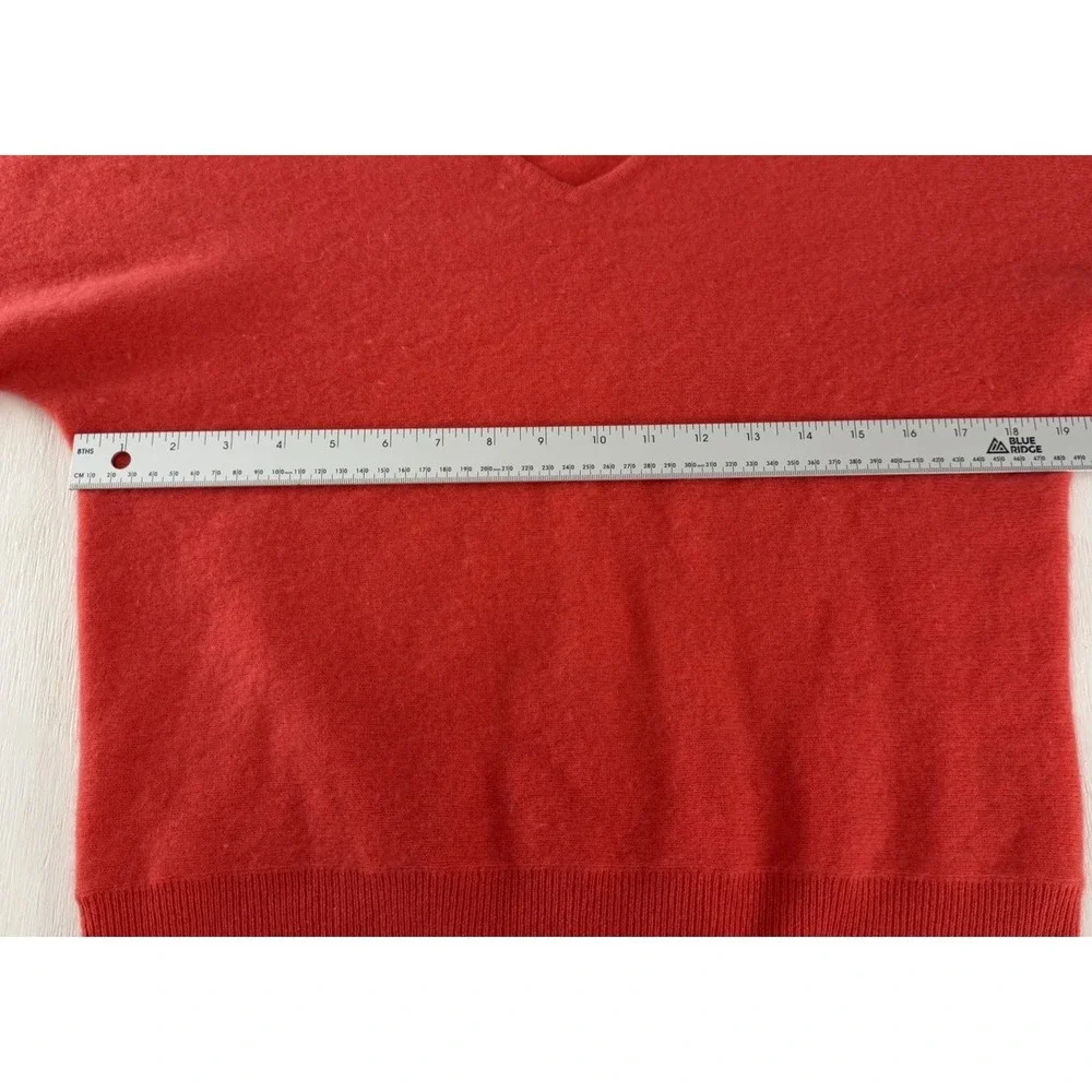 Tahari M Luxury 100% 2 Ply Cashmere Coral Sweater V Neck Long Sleeve Glamorous